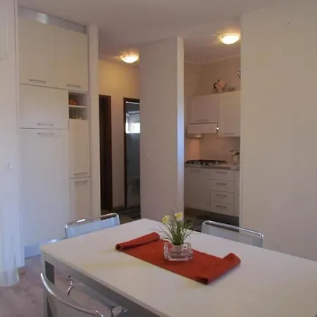 Homely Apartment With Private Garden 公寓